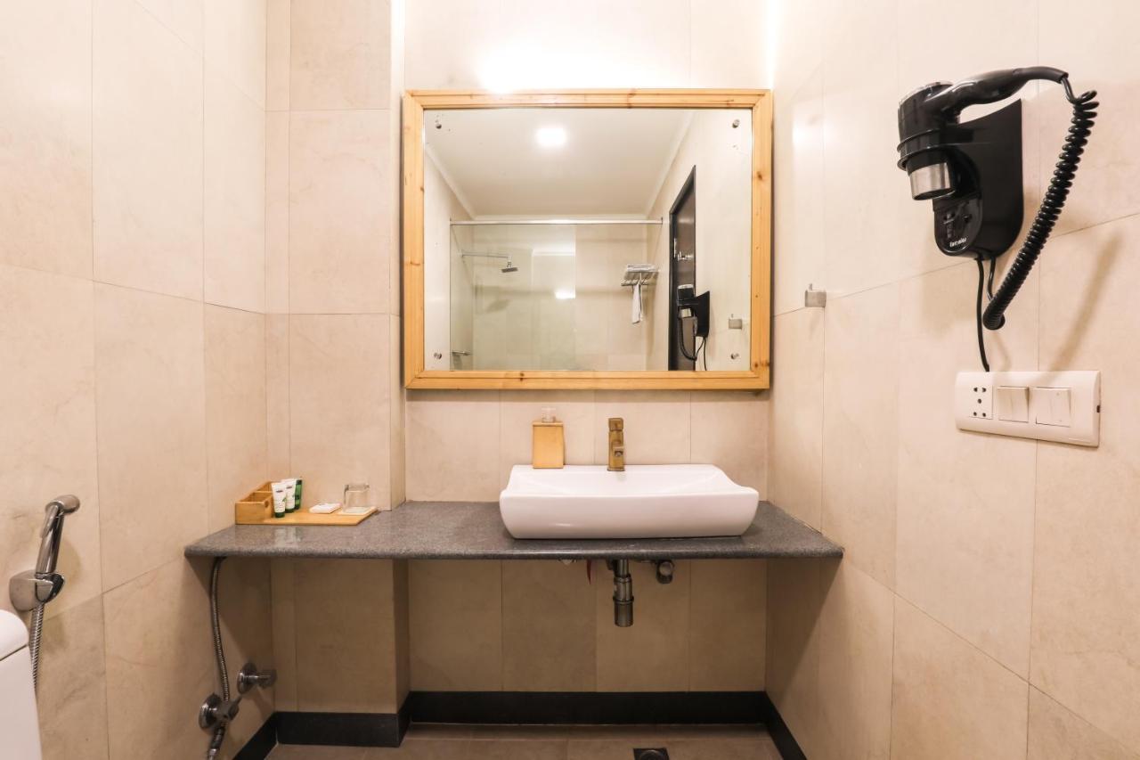 Siesta Basil - Okhla Hotell New Delhi Exteriör bild